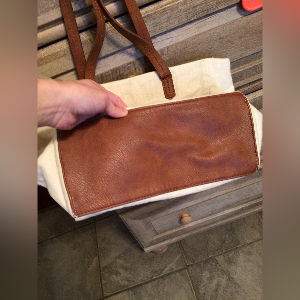 Tote - Picture 4 of 6